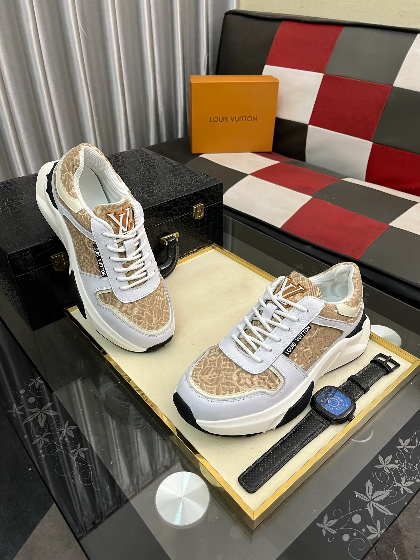 Men's shoes 💰458⌚️⌚️【LOUlS VUlTTON】Louis Vuitton ~ unique and casual style. LV counter purchasing 🏃casual shoes😍😍 are on sale at the men's counter at the same time. Italian imported brands select top-layer Italian cowhide. 🐑Sheepskin lining (refuses to discolor and grind feet) Sole: Original sole specially provided by the original factory 🎬Better in kind Code number: 38-444⃣️Color selection